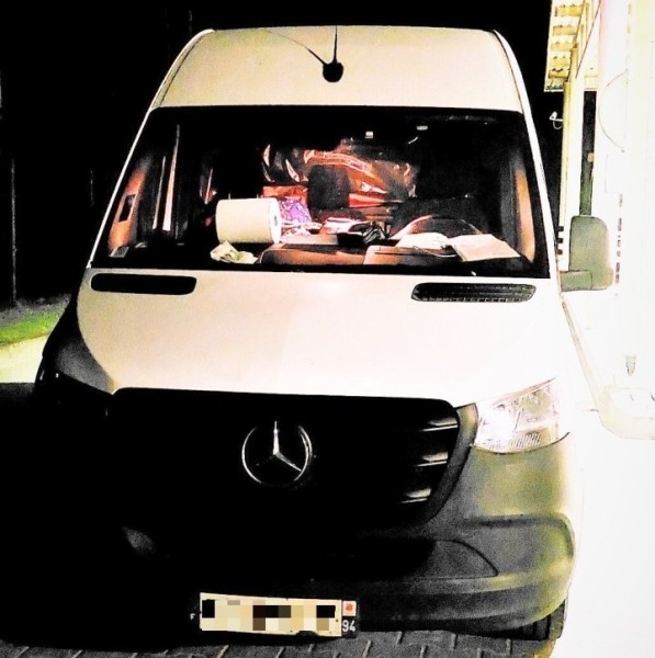 Два подозрительных «Мерседеса» пытались ввезти в Беларусь из Литвы Два подозрительных «Мерседеса» пытались ввезти в Беларусь из Литвы