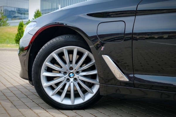 «За рулевую рейку — 850 евро, ступичный подшипник — $250». Белорус о владении BMW 530e (G30) и его обслуживании «За рулевую рейку — 850 евро, ступичный подшипник — $250». Белорус о владении BMW 530e (G30) и его обслуживании