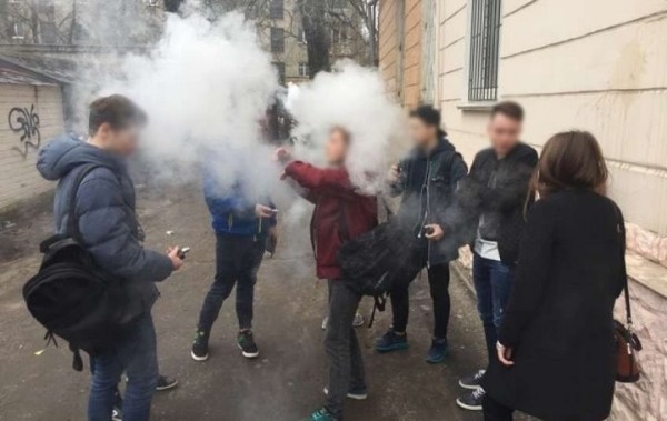 Торговать жидкостью для вейпов с 1 июля можно будет, только имея лицензию Торговать жидкостью для вейпов с 1 июля можно будет, только имея лицензию