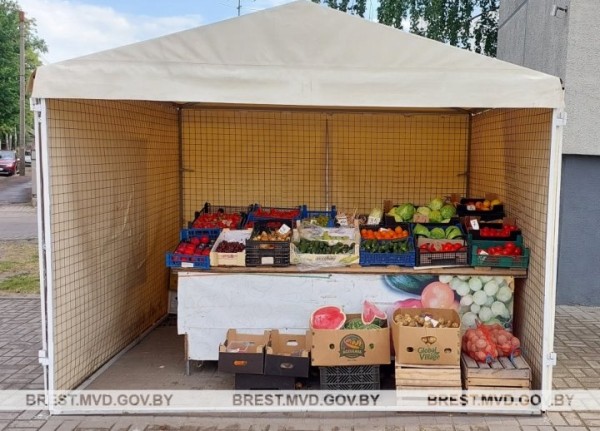 Мужчина обокрал торговый киоск в Пинске Мужчина обокрал торговый киоск в Пинске