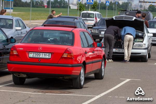 «Нет года выпуска, есть состояние». В Беларуси владельцы старых Mercedes собрались на большую встречу «Нет года выпуска, есть состояние». В Беларуси владельцы старых Mercedes собрались на большую встречу