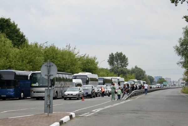 «Одни по 20 часов стоят, другие за ночь $500 делают». Репортаж из пункта пропуска «Брест — Тересполь» «Одни по 20 часов стоят, другие за ночь $500 делают». Репортаж из пункта пропуска «Брест — Тересполь»