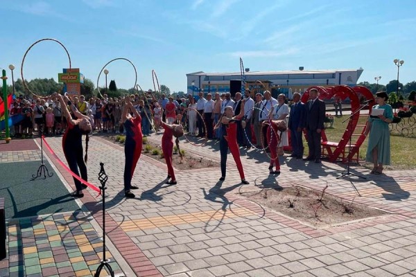 В Кобрине на набережной открыли воркаут-площадку В Кобрине на набережной открыли воркаут-площадку