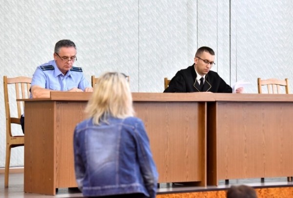 Двух пьющих мам отправили в ЛТП Двух пьющих мам отправили в ЛТП