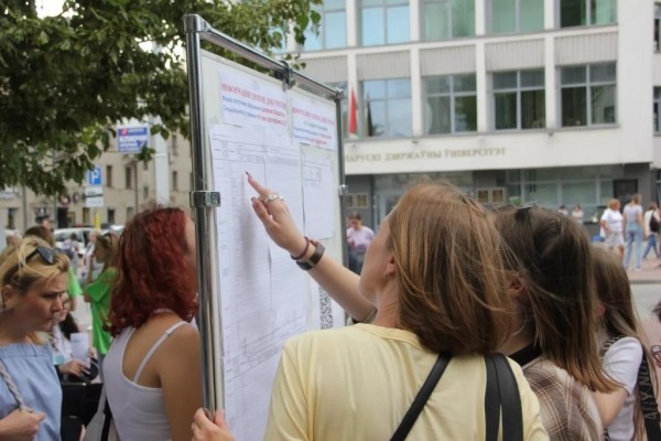 До 395! Посмотрели на проходные баллы в топовых вузах Беларуси До 395! Посмотрели на проходные баллы в топовых вузах Беларуси