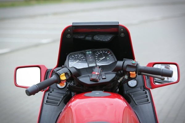 Белорус купил в США 27-летний мотоцикл BMW K1100 RS Белорус купил в США 27-летний мотоцикл BMW K1100 RS