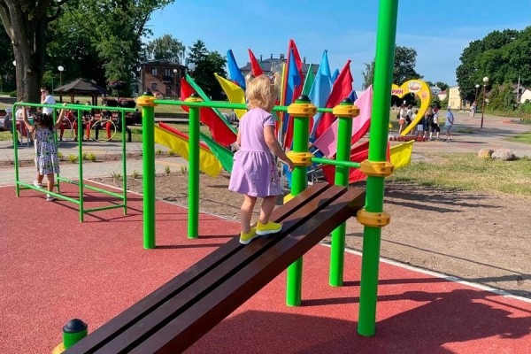 В Кобрине на набережной открыли воркаут-площадку В Кобрине на набережной открыли воркаут-площадку