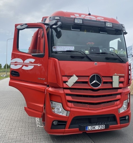 «После такой работы многие разводятся». Белоруска ушла в дальнобой вслед за мужем