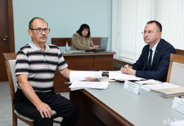 Земельные споры, энергоснабжение – с какими проблемами обратились брестчане к Ермоловичу на приеме граждан Земельные споры, энергоснабжение – с какими проблемами обратились брестчане к Ермоловичу на приеме граждан