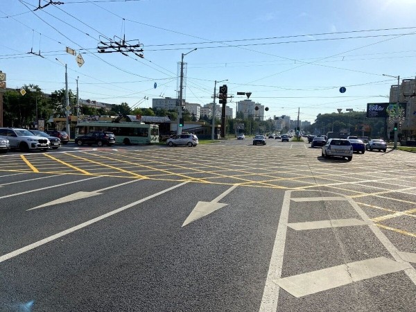 «Вафельную» разметку нанесли ещё в одном месте в Минске. Как правильно её проезжать? «Вафельную» разметку нанесли ещё в одном месте в Минске. Как правильно её проезжать?