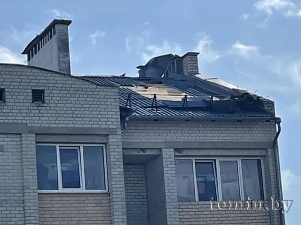 В Брестском районе гроза обесточила 14 населенных пунктов, с трех домов сорвало крыши