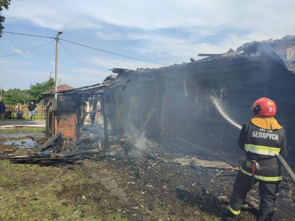 Сразу два пожара в Бытени (Ивацевичский район), один – со смертельным исходом Сразу два пожара в Бытени (Ивацевичский район), один – со смертельным исходом
