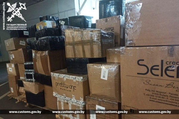 Брестские таможенники пресекли незаконный ввоз косметики почти на 125 тысяч рублей Брестские таможенники пресекли незаконный ввоз косметики почти на 125 тысяч рублей