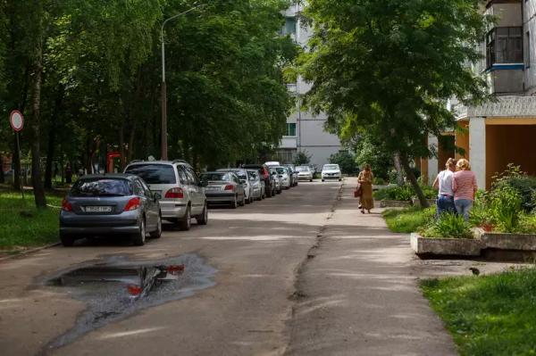 Водители назвали главные проблемы дворовых парковок Водители назвали главные проблемы дворовых парковок