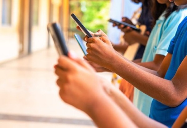 В Китае ограничат мобильный интернет детям в возрасте до 18 лет В Китае ограничат мобильный интернет детям в возрасте до 18 лет