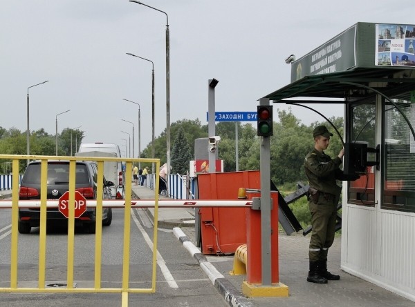 «Наши пожилые водители почти все в разводе». Пообщались с дальнобойщиками на белорусско-литовской границе «Наши пожилые водители почти все в разводе». Пообщались с дальнобойщиками на белорусско-литовской границе