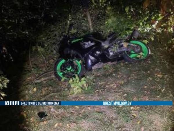 Мотоциклист и пешеход пострадали в Пинском районе Мотоциклист и пешеход пострадали в Пинском районе