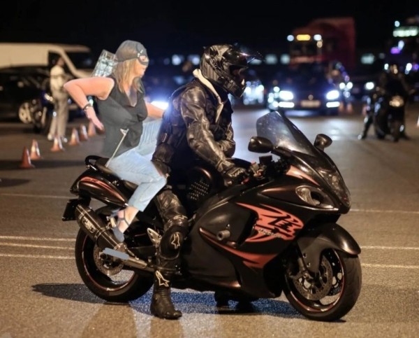 «Женщина-кошка» из Минска стала мемом. В автомобильных пабликах «пожар» «Женщина-кошка» из Минска стала мемом. В автомобильных пабликах «пожар»