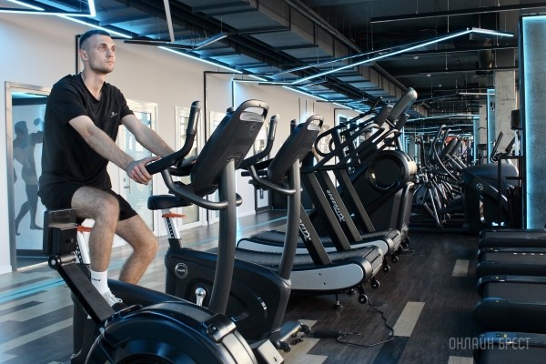 «GYM Express» на Варшавском шоссе - первый круглосуточный фитнес-клуб в Бресте. Высокотехнологичные тренажеры, финская сауна, бесплатная экскурсия, неоновый интерьер «GYM Express» на Варшавском шоссе - первый круглосуточный фитнес-клуб в Бресте. Высокотехнологичные тренажеры, финская сауна, бесплатная экскурсия, неоновый интерьер