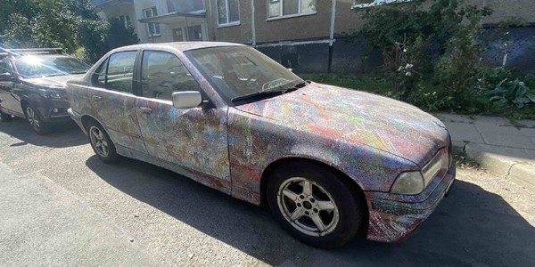 Похоже, это самая разноцветная BMW в Беларуси. Правда, есть нюансы Похоже, это самая разноцветная BMW в Беларуси. Правда, есть нюансы