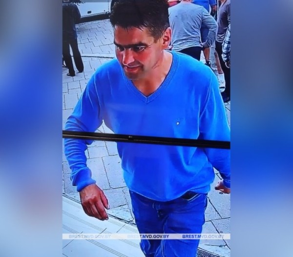 Мужчина ночью вышел из такси на трассе М1 и пропал Мужчина ночью вышел из такси на трассе М1 и пропал