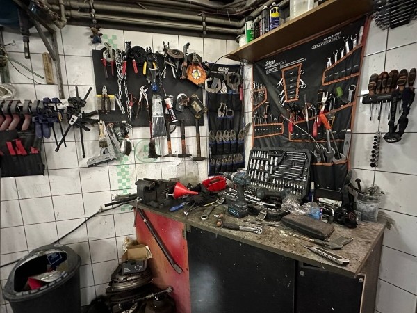 Белорусы арендовали под Варшавой бывшую автомойку и открыли СТО. Выгодно? Белорусы арендовали под Варшавой бывшую автомойку и открыли СТО. Выгодно?