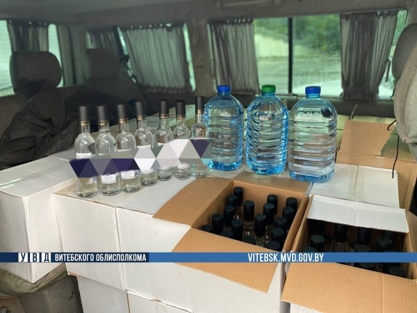 Белорус незаконно ввез из России 320 литров спирта и 200 литров водки Белорус незаконно ввез из России 320 литров спирта и 200 литров водки
