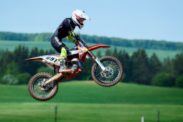 Парень из Кобрина стал чемпионом Беларуси по мотокроссу в классе 85 см куб. по итогам пяти этапов соревнований Парень из Кобрина стал чемпионом Беларуси по мотокроссу в классе 85 см куб. по итогам пяти этапов соревнований