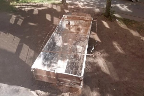 «Из окна летели кастрюли и одежда». Минчане устроили «мусоропад» не в тот контейнер, теперь им грозит штраф до 20 базовых «Из окна летели кастрюли и одежда». Минчане устроили «мусоропад» не в тот контейнер, теперь им грозит штраф до 20 базовых