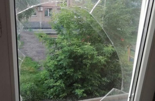 В Брестской области 20-летний парень разбил стеклопакет в подъезде. Как его наказали? В Брестской области 20-летний парень разбил стеклопакет в подъезде. Как его наказали?