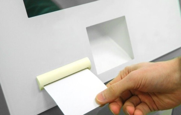 Мужчина брал бесплатные талоны и продавал их за 50 рублей. Из очереди позвонили в налоговую Мужчина брал бесплатные талоны и продавал их за 50 рублей. Из очереди позвонили в налоговую