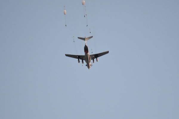 Сегодняшние прыжки из самолета Ил-76МД под Брестом. Смотрите фото Сегодняшние прыжки из самолета Ил-76МД под Брестом. Смотрите фото