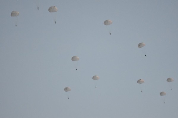 Сегодняшние прыжки из самолета Ил-76МД под Брестом. Смотрите фото Сегодняшние прыжки из самолета Ил-76МД под Брестом. Смотрите фото