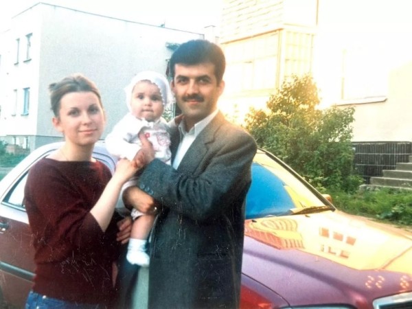 Семья белоруски и иранца: восемь дочерей и платья на каждую годовщину свадьбы Семья белоруски и иранца: восемь дочерей и платья на каждую годовщину свадьбы