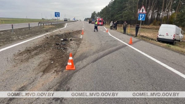 Водитель Renault серьезно пострадал в аварии с трактором Водитель Renault серьезно пострадал в аварии с трактором