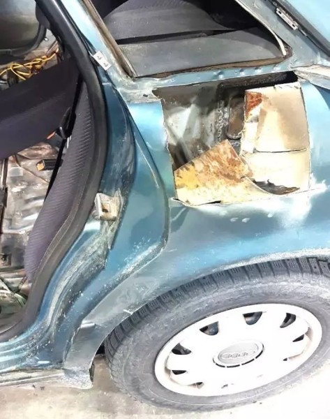 Белорус нашпиговал свою Audi сигаретами – более 1500 пачек извлекли из тайников Белорус нашпиговал свою Audi сигаретами – более 1500 пачек извлекли из тайников