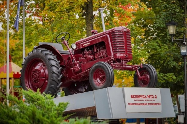 70 лет назад с конвейера сошел первый белорусский трактор 70 лет назад с конвейера сошел первый белорусский трактор