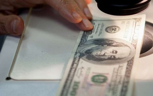 В Пинске заключены под стражу сбытчики поддельной валюты В Пинске заключены под стражу сбытчики поддельной валюты