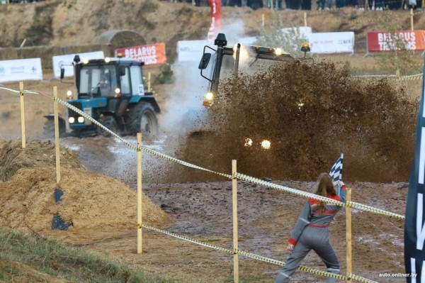 Такого вы еще не видели! Под Минском прошли гонки на тракторах Такого вы еще не видели! Под Минском прошли гонки на тракторах