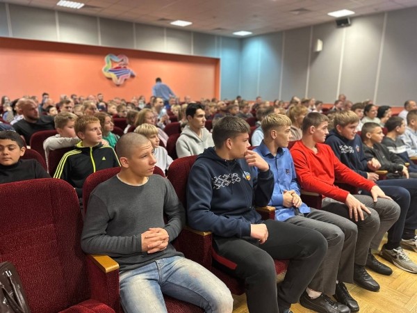 Знаменитый борец Александр Карелин посещает Брест Знаменитый борец Александр Карелин посещает Брест