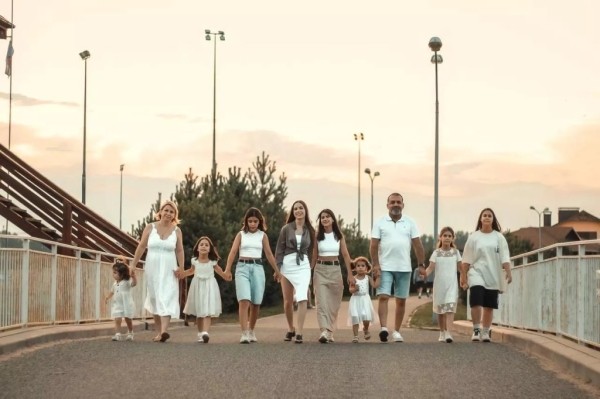 Семья белоруски и иранца: восемь дочерей и платья на каждую годовщину свадьбы Семья белоруски и иранца: восемь дочерей и платья на каждую годовщину свадьбы