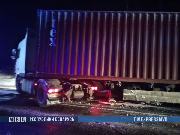В Беларуси автобус столкнулся с фурой
