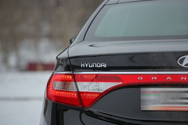 «Отъездил десять лет и ни на секунду не пожалел!». Белорус о владении корейским бизнес-седаном Hyundai Grandeur «Отъездил десять лет и ни на секунду не пожалел!». Белорус о владении корейским бизнес-седаном Hyundai Grandeur