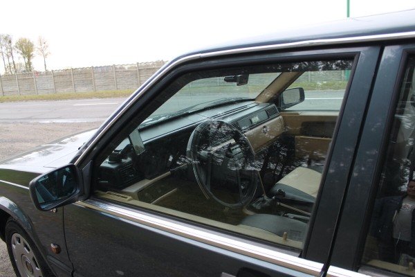 Настоящий «шведский чемодан»! На брестских улицах до сих пор ездит на неубиваемом Volvo 740 GL Настоящий «шведский чемодан»! На брестских улицах до сих пор ездит на неубиваемом Volvo 740 GL