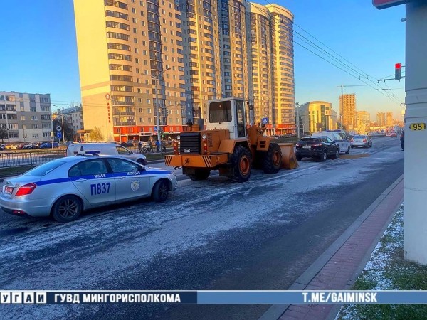 В Минске пьяная женщина с ребенком в салоне врезалась в милицейский автомобиль В Минске пьяная женщина с ребенком в салоне врезалась в милицейский автомобиль