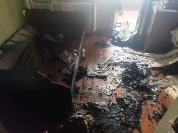 Работники МЧС спасли хозяйку квартиры на пожаре в Пинске Работники МЧС спасли хозяйку квартиры на пожаре в Пинске