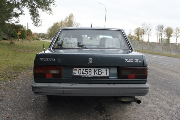 Настоящий «шведский чемодан»! На брестских улицах до сих пор ездит на неубиваемом Volvo 740 GL Настоящий «шведский чемодан»! На брестских улицах до сих пор ездит на неубиваемом Volvo 740 GL