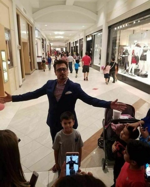 На фото показали «поддельных» знаменитостей, которых приняли за настоящих На фото показали «поддельных» знаменитостей, которых приняли за настоящих