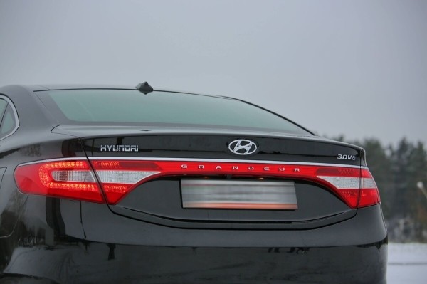 «Отъездил десять лет и ни на секунду не пожалел!». Белорус о владении корейским бизнес-седаном Hyundai Grandeur «Отъездил десять лет и ни на секунду не пожалел!». Белорус о владении корейским бизнес-седаном Hyundai Grandeur