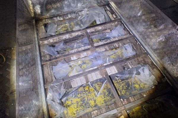 В Беларусь хотели контрабандой ввезти почти 400 кг итальянского сыра пармезан В Беларусь хотели контрабандой ввезти почти 400 кг итальянского сыра пармезан